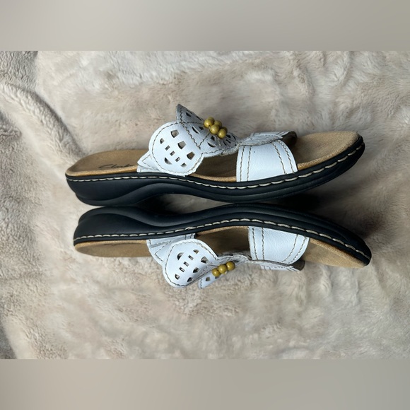 Clarks Sandals Size 7.5 - Picture 3 of 7